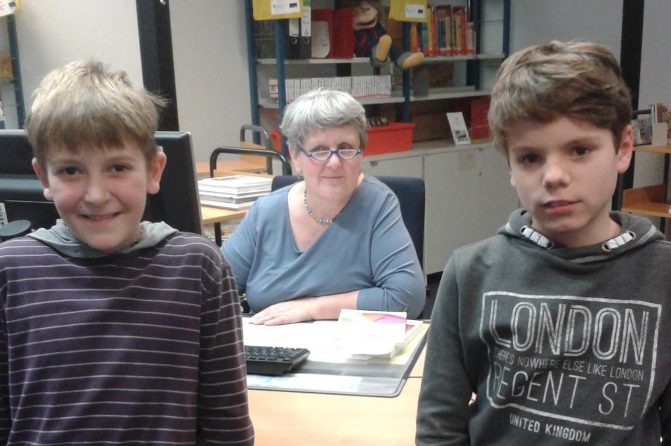 Interview über die Stadtbücherei Ingolstadt In der 5. Klasse macht jeder Schüler am Apian-Gymnasium eine Bücherei-Rallye. Das hat uns Schülerzeitungsredakteure bewegt diesen Artikel zu schreiben.
