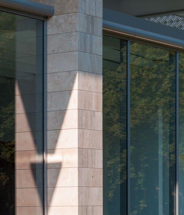 SYSTEM SÄLZER Sicherheitsfassaden Sicherheitsfassaden und Trennwände, die Schutz und Transparenz verbinden Moderne Gebäudehüllen mit großem Glasflächenanteil sind dank der von SÄLZER entwickelten