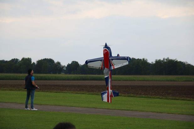 Freiflugmodell Mini-Uhu bauen, einfliegen und anschließend einen Freiflugwettbewerb auf dem Sportplatz veranstalten.