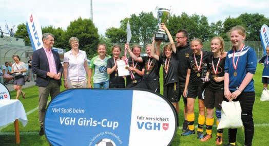 VGH Girls-Cup Stolz präsentieren die Mädels vom 1. FC Ohmstede den VGH Girls-Cup.
