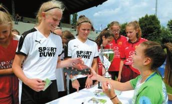 VGH Girls-Cup Erst in der Schlussphase des Finales gegen BV Cloppenburg bekam auch Ohmstedes Keeperin Lara Schoof (r.) Arbeit.