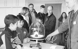 Max Ernst Schule zeigte Physik zum Naschen und John Lennon zum Mitsingen Riedelbacher Schulzentrum bewies einmal mehr, welche Chancen es für Haupt- und Realaschüler bietet Riedelbach.