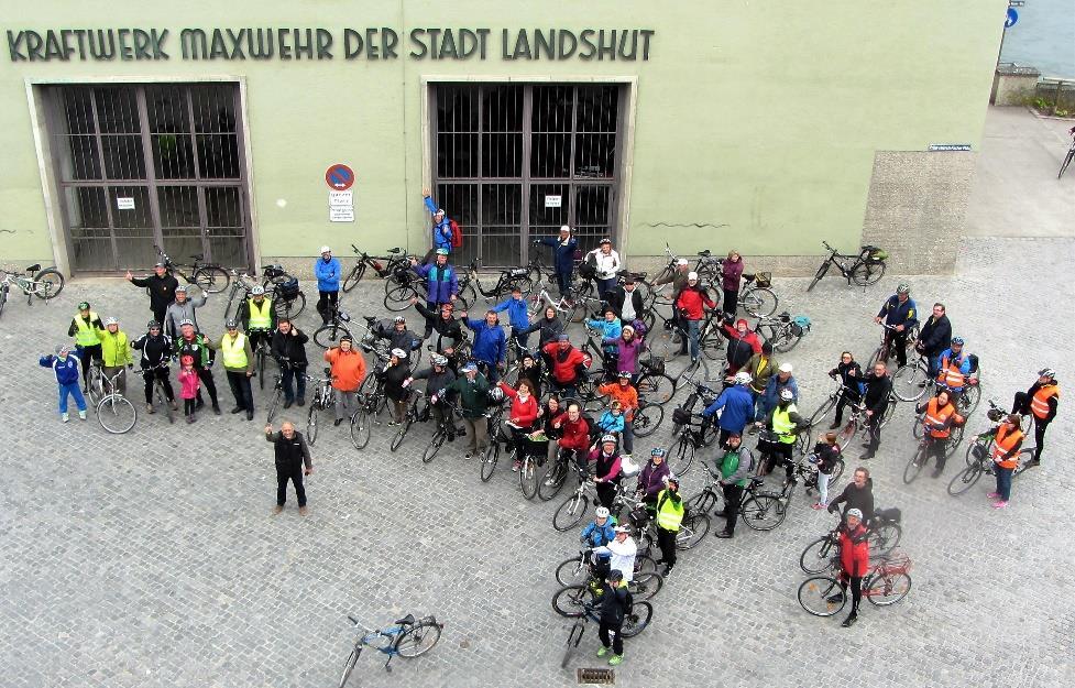 Landshuter Radltag - Wörth war dabei - und wie SUPER - Wörth hat gezeigt, was Gemeinschaftssinn bedeutet, 67 Teilnehmer bei der Sternfahrt nach Landshut.