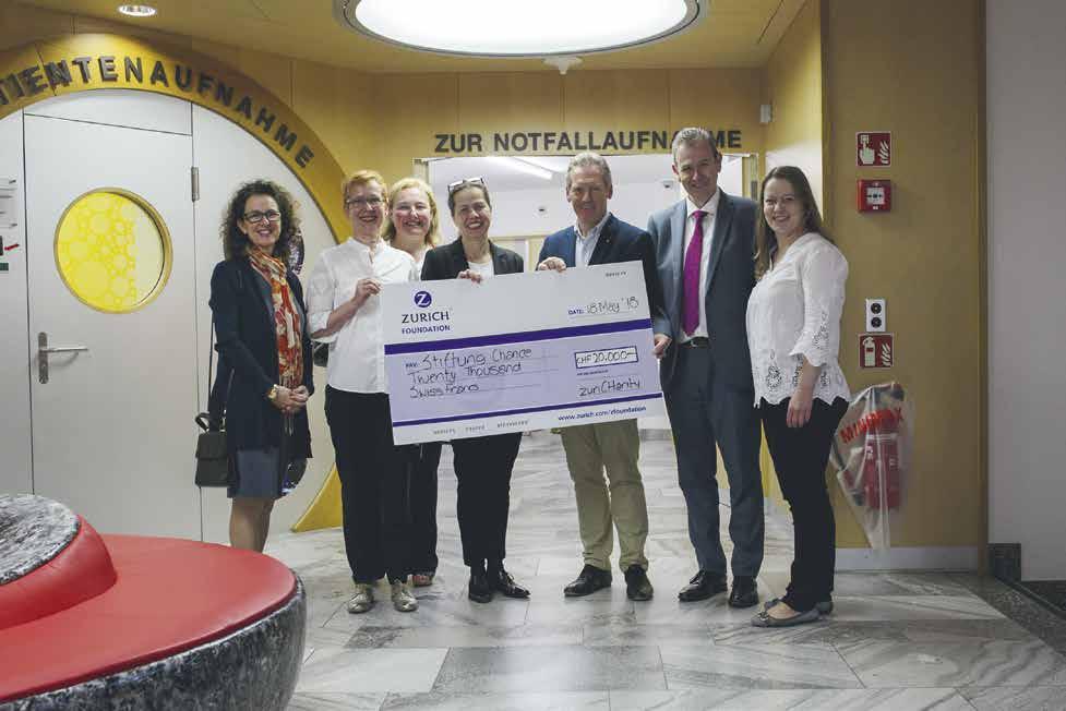 Familie Heuberger und ihre Mitarbeitenden freuten sich, dass sie zur Unterstützung unserer Musiktherapie 41 085 Franken überreichen konnten.