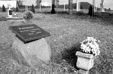 36 ruský vojak David Asztafoly 96 Pri pohľade na nákres cintorína, ktorý vypracovalo rakúsko-uhorské Kriegsgräber komando, je zreteľne viditeľné zaujímavé rozmiestnenie hrobov na vojnovom cintoríne.