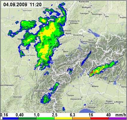 Figure 16/17. A sinistra: composit radar a cura di MeteoSvizzera relativo alle 11,20 (ora legale) del 4 settembre.