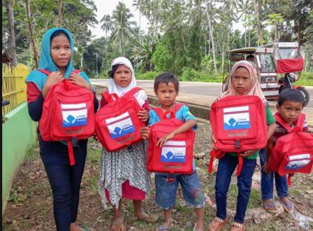 10 Little Hopes Foundation Unsere bisherigen Aktivitäten: 200 Schultaschen für traumatisierte Kinder aus dem Marawi-Konflikt.