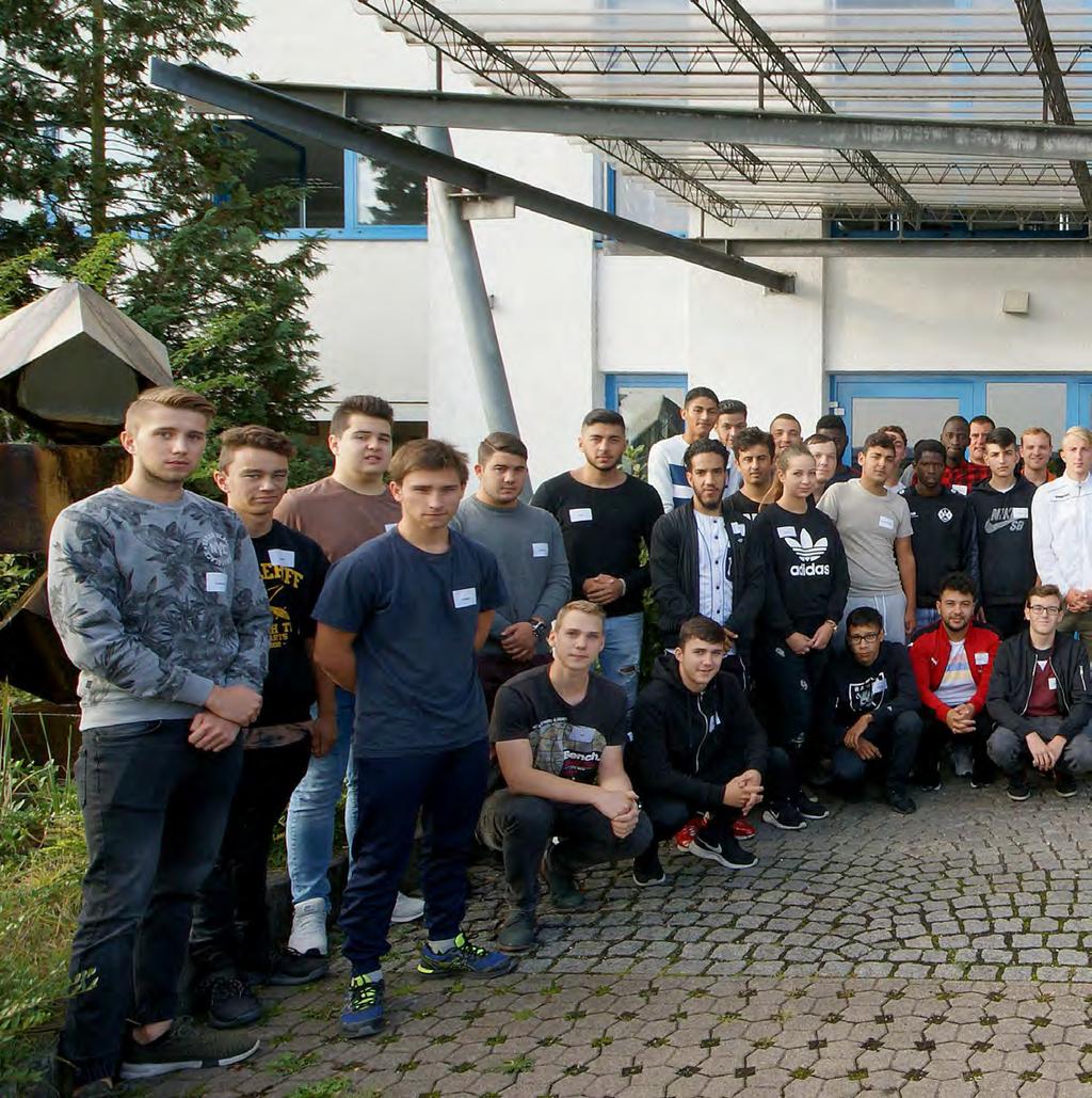 A u s b i l d u n g Zum 1. September 2017 hat das Ausbildungszentrum der Badischen Stahlwerke, die BSW Anlagenbau und Ausbildung GmbH (BAG), 28 neue Auszubildende begrüßt.