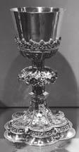 Aj formou vyzerá ako koruna, zdobený rubínmi, smaragdami, zafírmi a perlami. Bol vyrobený podľa vzoru svätoštefanskej koruny v Uhorsku a svätováclavskej českej koruny. Zasvätený je sv.