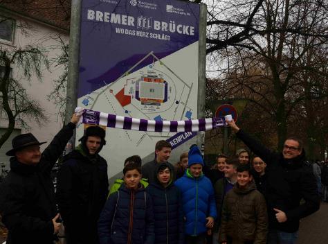 Zuschauer beim Drittligaspiel auf der Bremer Brücke des VfL Osnabrück.