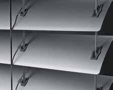 Ausführungsbeschrieb Storensystem Flachlamellenstoren mit direkter Befestigung jeder einzelnen Lamelle an den Verstellbändern (grau). Aufzugsbänder (grau) mit Kanten- (Option) und UV-Schutz.