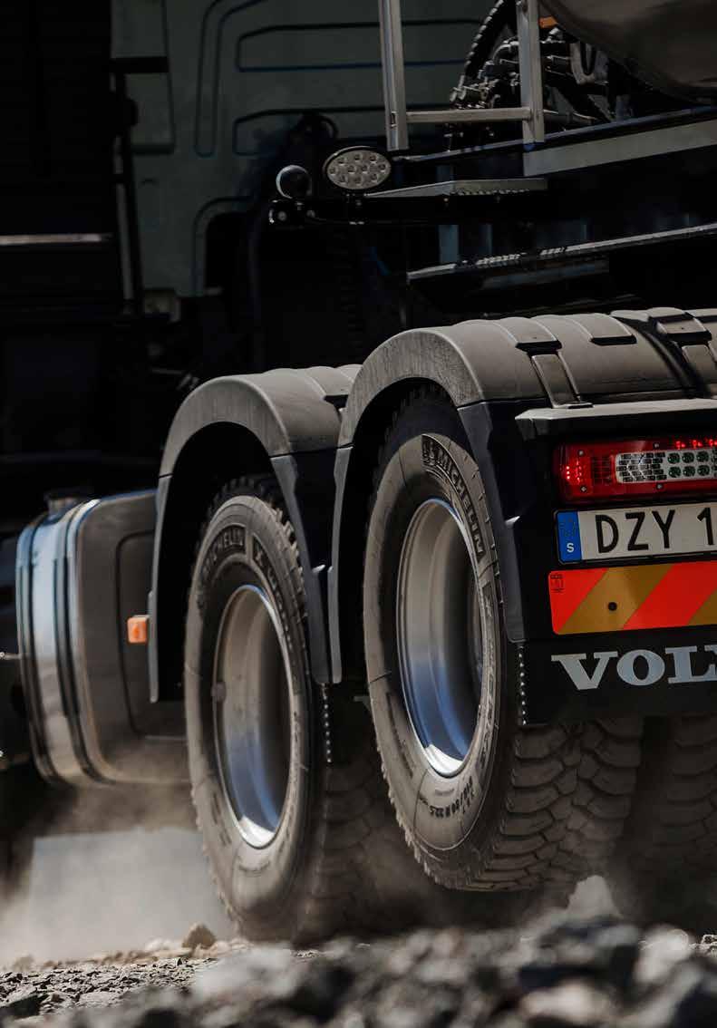 LIFTBARE TANDEM-ANTRIEBSACHSE: Verwandeln Sie Ihren 6x4 bei Leerfahrten in einen 4x2 Die liftbare Tandem-Antriebsachse ist eine intelligente Innovation von Volvo Trucks, mit