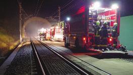 Durch den Aufprall fing der Personenzug Feuer und aus einem Kesselwagon trat Schwefelsäure aus.