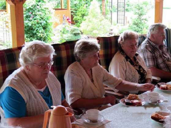 Viel Spaß beim Grillfest Unser Ortsverband Reinsdorf des Sozialverbandes VdK gestaltete seinen Juli- Verbandsnachmittag am 11. Juli 2013 zu einem kleinen Sommerfest.