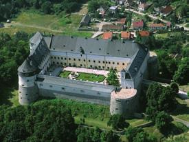 Nach der Familie Turzov wurde im Jahr 1535 die bekannte Unternehmerfamilie der Augsburger Fugger neuer Eigentümer der Burg, welche diese in eine gewaltige Renaissance-Festung mit
