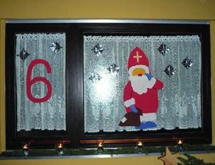 Jung und Alt, allein oder gemeinsam, machen sich auf zu einem weihnachtlich geschmücktem Fenster um gemeinsam inne zu halten, zu singen, zu musizieren, kleine Geschichten oder Gedichte zu hören und