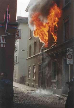Bemessungsbrand für einen Brand innerhalb des Gebäudes (Raumbrand an Fassade mit Flammenaustritt) Ansatz: Der statistische Bemessungsansatz repräsentiert den Austritt von Flammen durch eine Öffnung