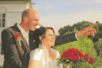 EF/GR Leben 41. WOCHE 2014 32 TIPS PRÄSENTIERT Brautpaare Tips veröffentlicht kostenlos Hochzeitsfotos von Paaren aus der Region.