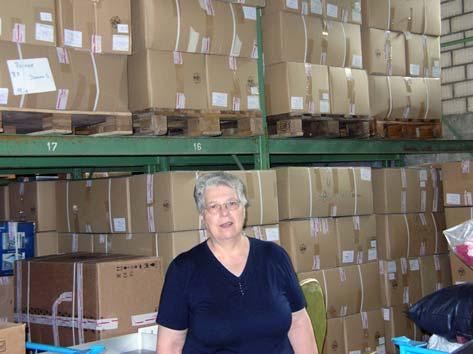 000 kg Lebensmittel hat PU vom HILFSWERK LIECHTENSTEIN erhalten Frau Beatrice Amann, Präsidentin des HILFSWERKS LIECHTENSTEIN im Lager Die Empfänger waren verschiedene Kinderheime, Schulinternate,