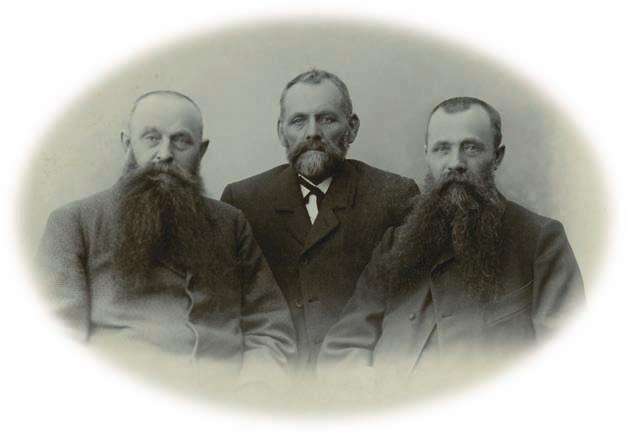125 Jahre Wrede eine dreifache Erfolgsgeschichte erfolgsgeschichte teil eins: das sägewerk eberhard wrede Der Unternehmensgründer Eberhard Wrede (Mitte) mit seinen beiden Brüdern Joseph und Rudolph.