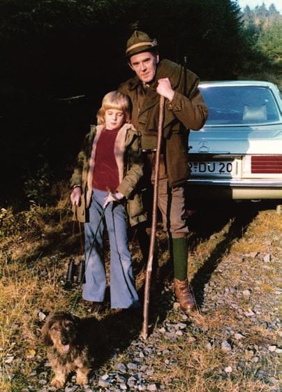 125 Jahre Wrede eine dreifache Erfolgsgeschichte Paul Wrede auf der Jagd mit seiner Tochter Martina. konnte sich jetzt etwas mehr um seine Tochter kümmern.