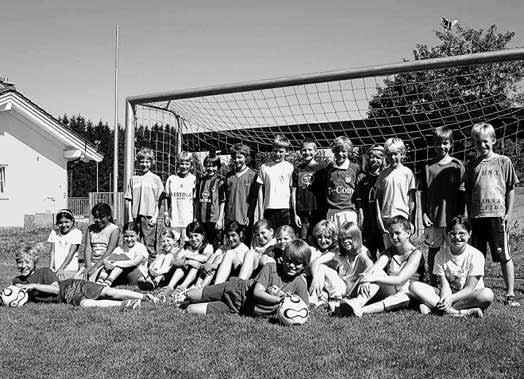 Die Klasse 3a im Fußballfieber! Am letzten Donnerstag fuhr die Klasse 3a zur Vorrunde der Oberallgäuer Fußballmeisterschaften der Grundschulen nach Haldenwang.