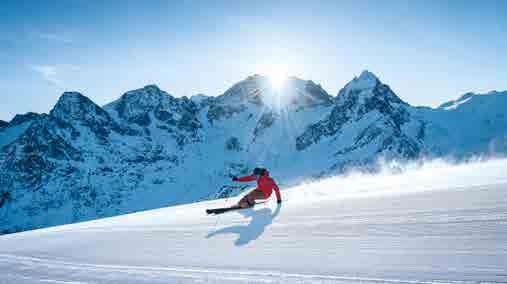 Seite 08 Sport SPORT WILLKOMMEN IM SKI- UND SNOWBOARD-PARADIES Skigebiet Corvatsch mit Blick auf das Berninamassiv Erste Wintersportregion in Graubünden, die öffnet: Diavolezza ab 20.