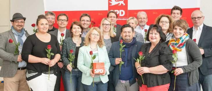 de Neuer SPD-Kreisvorstand gewählt Fotos: Gerhard Heckmann (mk) Am letzten Samstag fand der Kreisparteitag der Mannheimer SPD statt, an dem alle 94 gewählten Delegierten aus den 17 Ortsvereinen