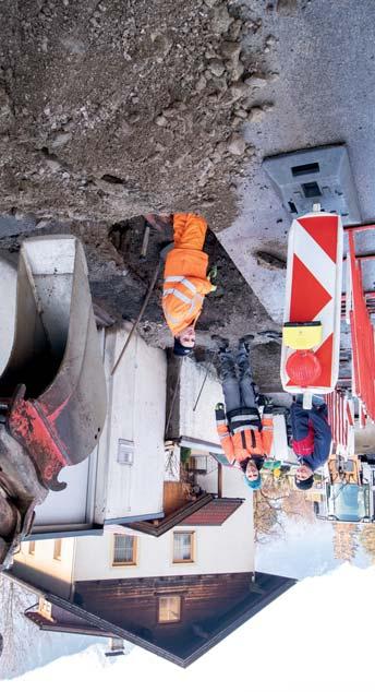 Bauhofmitarbeitern im Spätherbst eine neue Trinkwasserleitung vom Hochbehälter