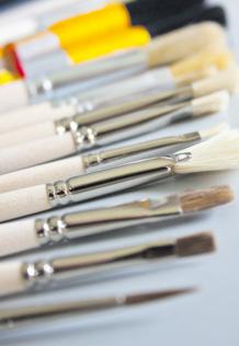 Mit Hilfe von Bleistift, Pinselstiften (Brushpens) und Finelinern entstehen individuelle Kunstwerke für Zuhause oder zum Verschenken.