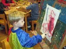 Jeder kleine Künstler erkannte, dass alles Geschaffene auf seine Art schön ist. Kunst inspiriert, weckt die Lebensfreude und stärkt das Selbstbewusst und Selbstwertgefühl der Kinder.