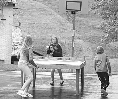 Nr. 41-2017 Todtnauer Nachrichten Seite 3 Aus Muggenbrunn Neue Tischtennisplatte Das Bauamt der Stadt Todtnau konnte nun auch Muggenbrunn mit einer feststehenden Tischtennisplatte ausstatten, die