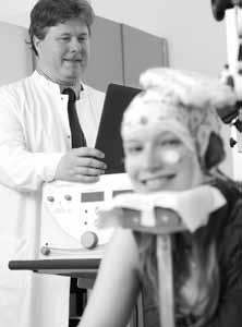 Professor Stephan Bender von der Klinik für Kinderund Jugendpsychiatrie nutzt die Kombination von Magnetstimulation und EEG unter anderem für die patientennahe Erforschung von ADHS.