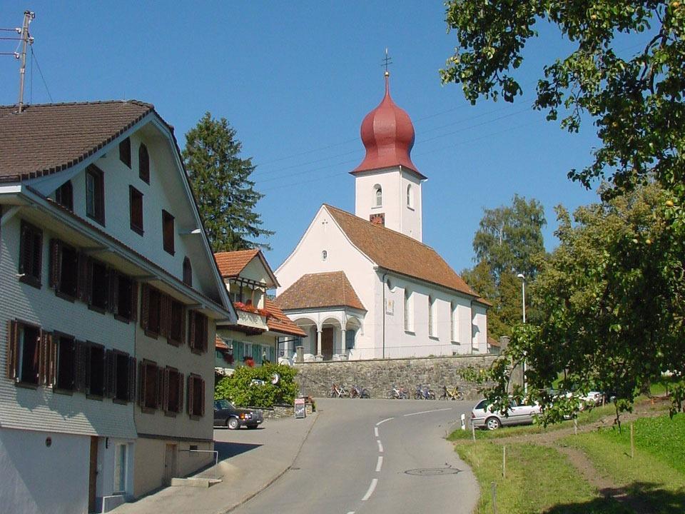 Der Ort bietet eine einmalige Aussicht ins Seetal und Bergpanorama bis in den Jura und den Schwarzwald.