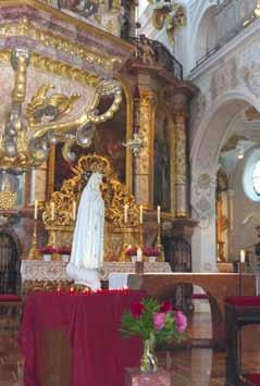 St. Theresia Nicklheim Fahrt zur Maiandacht Am letzten Samstag im Mai fuhren wir gemeinsam nach Weihenlinden.