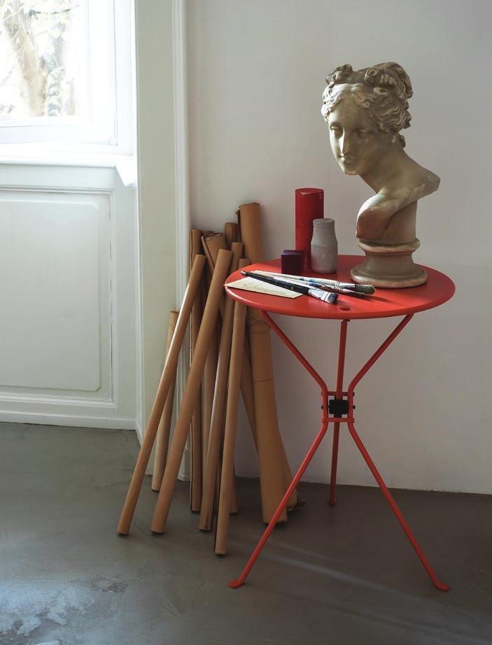 / In the picture: Cumano folding table, painted in the shade coral.