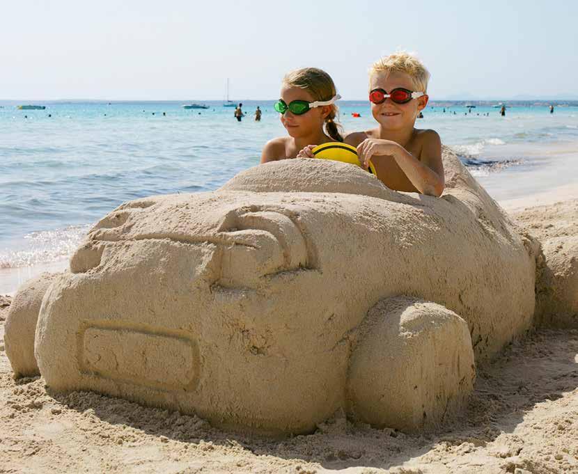 Mehr als die Hälfte der Deutschen findet, dass Musik die effektivste Möglichkeit ist, damit Kindern im Auto nicht langweilig wird. WAS MACHEN IHRE KINDER, DAMIT IHNEN IM AUTO NICHT LANGWEILIG WIRD?