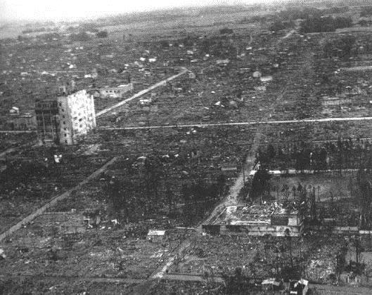 I. Die Situation nach dem Zweiten Weltkrieg Durch die Zündung zweier Atombomben durch die USA über den japanischen Städten Hiroshima (am 6. August 1945, siehe Abb.