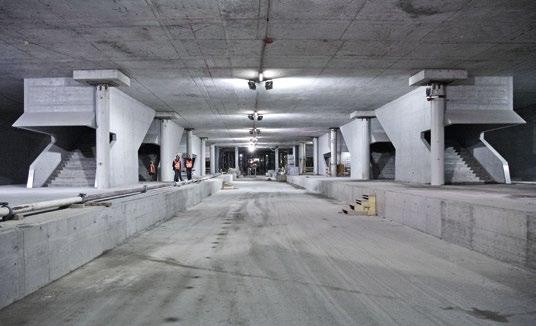 (Visualisierung: raumgleiter) 04 Bahnhof Löwenstrasse im Rohbau, Frühling 2012: Die Aufgänge sind als prägnante Sichtbetonkörper