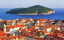 Ganztagesausflug Dubrovnik Aus der Ferne wirkt Dubrovnik wie eine Burg in malerischer Umgebung.