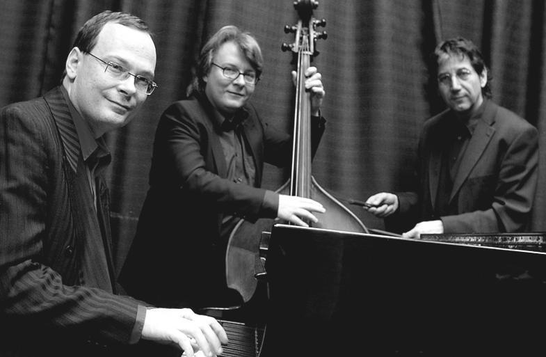 Die WDR Bigband erhielt im Februar 2007 den Grammy als Best Large Jazz Ensemble für die CD Some Skunk Funk mit Michael und Randy Brecker, 2008 für die Einspielung des Albums Avant Gershwin mit Patti