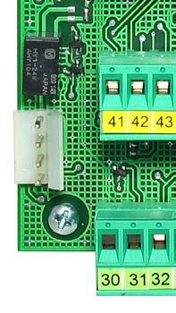 100W An den Klemmen 70/71 kann ein Kontrolllicht (K) angeschlossen werden: 24V DC, max. 2W L N H K + 12 13 70 71 Mittels der potentialfreien Meldekontakte K1 (Kl. 90/91) und K2 (Kl.