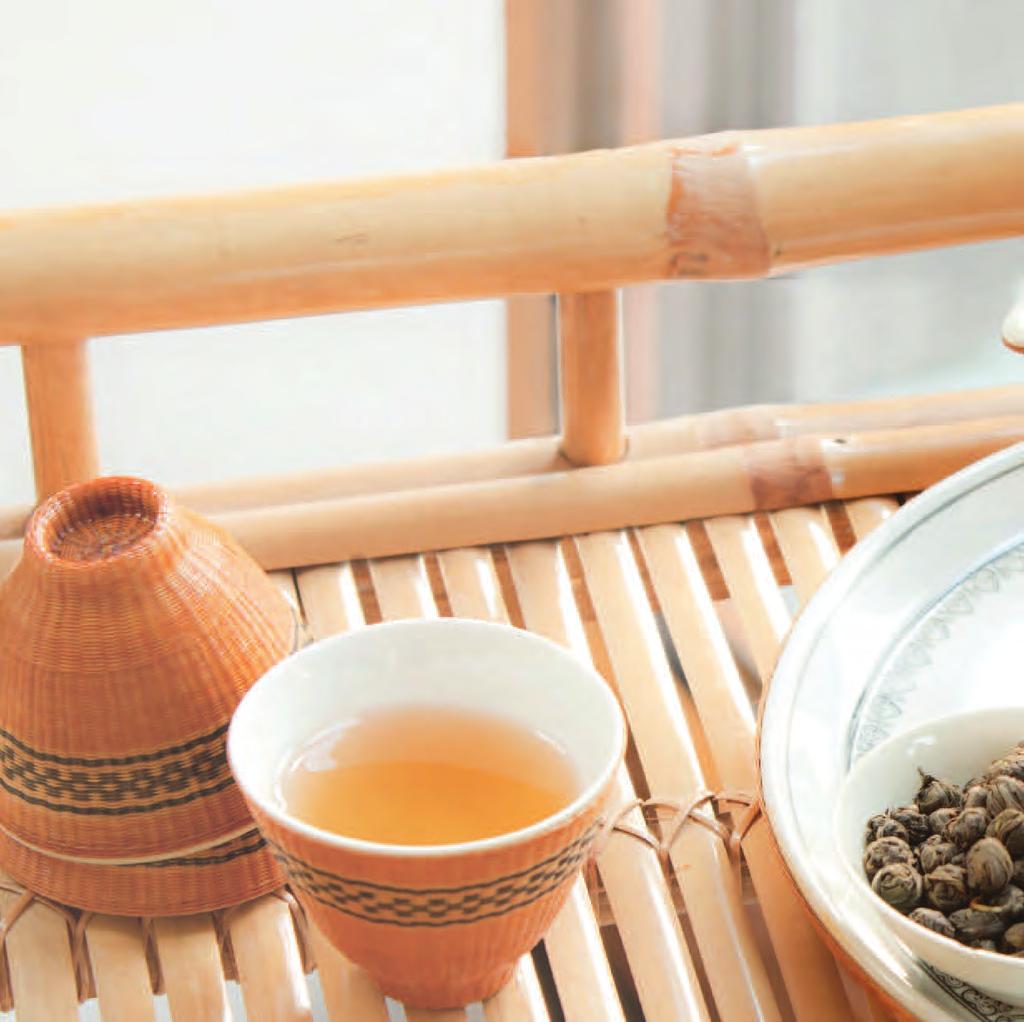CHINESISCHE TEESPEZIALITÄTEN Oriental Jasmine Jasmin Tee Durch Jasminblüten natürlich aromatisiert; ein perfektes Gleichgewicht aus sanftem Grüntee-Geschmack und betörenden Jasminaromen Jasmine Tea