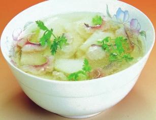 Knoblauch, Pakchoi (Gemüse) crispy duck Noodles soup with pakchoi