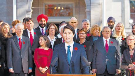 antwortete der kanadische Premierminister knapp: Weil wir das Jahr 2015 schreiben (Because it s 2015). Aber müssen Parlamente oder Regierungen ein Spiegelbild der Gesellschaft sein?