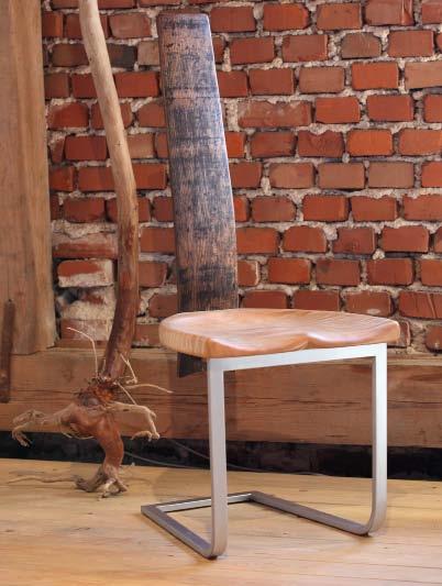 Mit Respekt vor Form und Größe gestaltet Ernst Maier daraus Unikate, ohne sich das Material mit roher Gewalt untertan zu machen. Holz ist einer der ältesten Rohstoffe, die der Mensch verarbeitet.