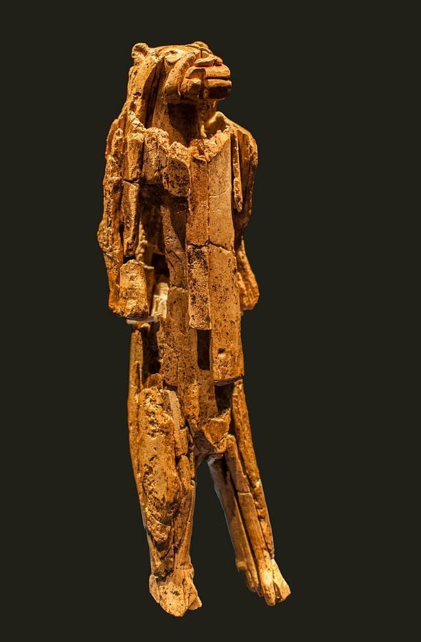 Diese Elfenbeinfigur ist das größte und wohl auch enigmatischte Kunstobjekt aus diesem Material, das an der Schwäbischen Alb gefunden wurde.