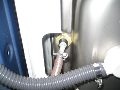 Drehen Sie Befestigungsschraube - 1- heraus und ziehen Sie die Gasdruckfeder vom Gewindebolzen ab.