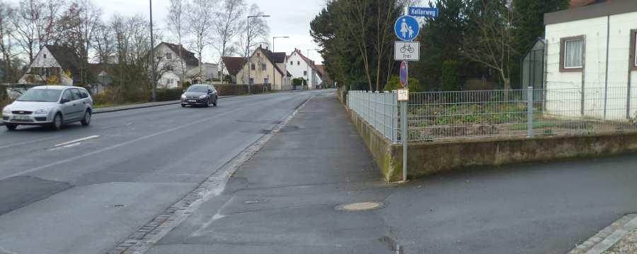 Entlang der Staatsstraße Dieser Weg in Uttenreuth ist derzeit noch eine Zumutung: Löcher im Asphalt, an den Einfahrten ein ständiges Auf und