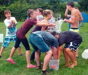 Nachdem die Jugendlichen beim Fußball, der großen Wasserschlacht und anderen Spielen stets begeistert mitmachten, freuten sich die meisten bereits auf die anstehende Campparty.
